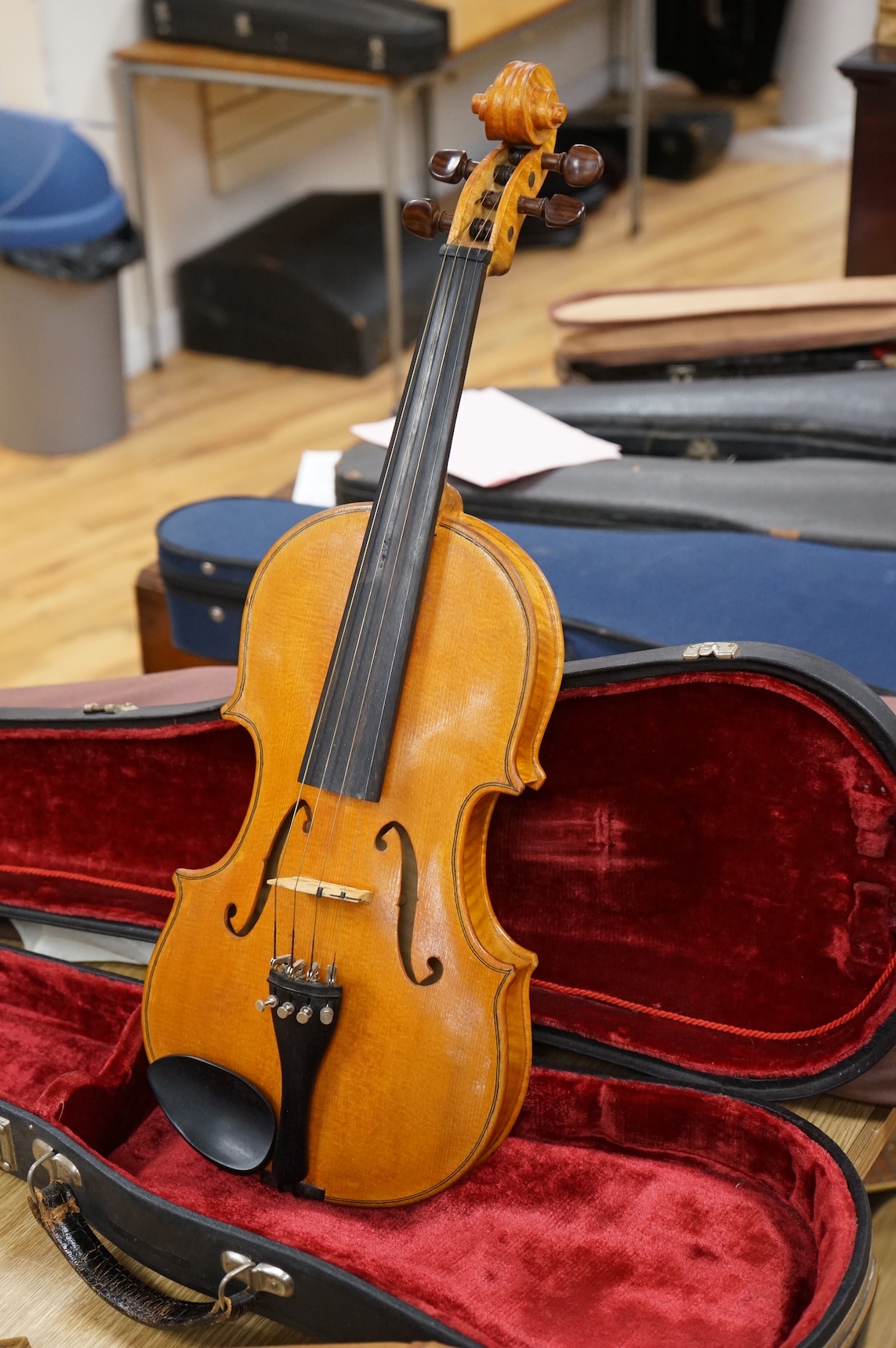 A cased handmade English violin by Robert Down, Hindhead Fecit Anno 1977